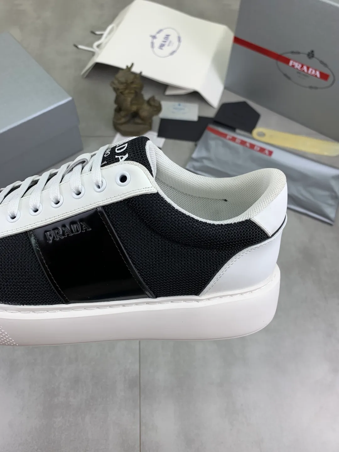 Men's men's shoes 💰P542💰 [New style] popular models are on the official website, 🆘 The trendy brand (Prada) mainly promotes popular models, avant-garde and versatile fashionable men's shoes private version mold opening, cowhide surface splicing 1:1.. Fashionable and simple, original imported cowhide lining cowhide feet; the atmosphere and personality are more fashionable, eye-catching and pursuing class. It will subvert the old idea and be a must-have for fashionistas with you! Must keep it! Tall and comfortable, large and low, high-end quality workmanship. Size: 38-44 4️⃣colors available.